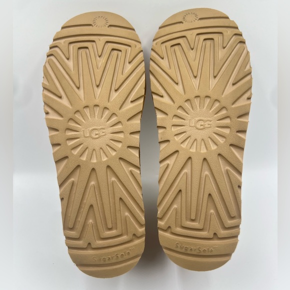 Ugg Funkarra Boots - Picture 13 of 15